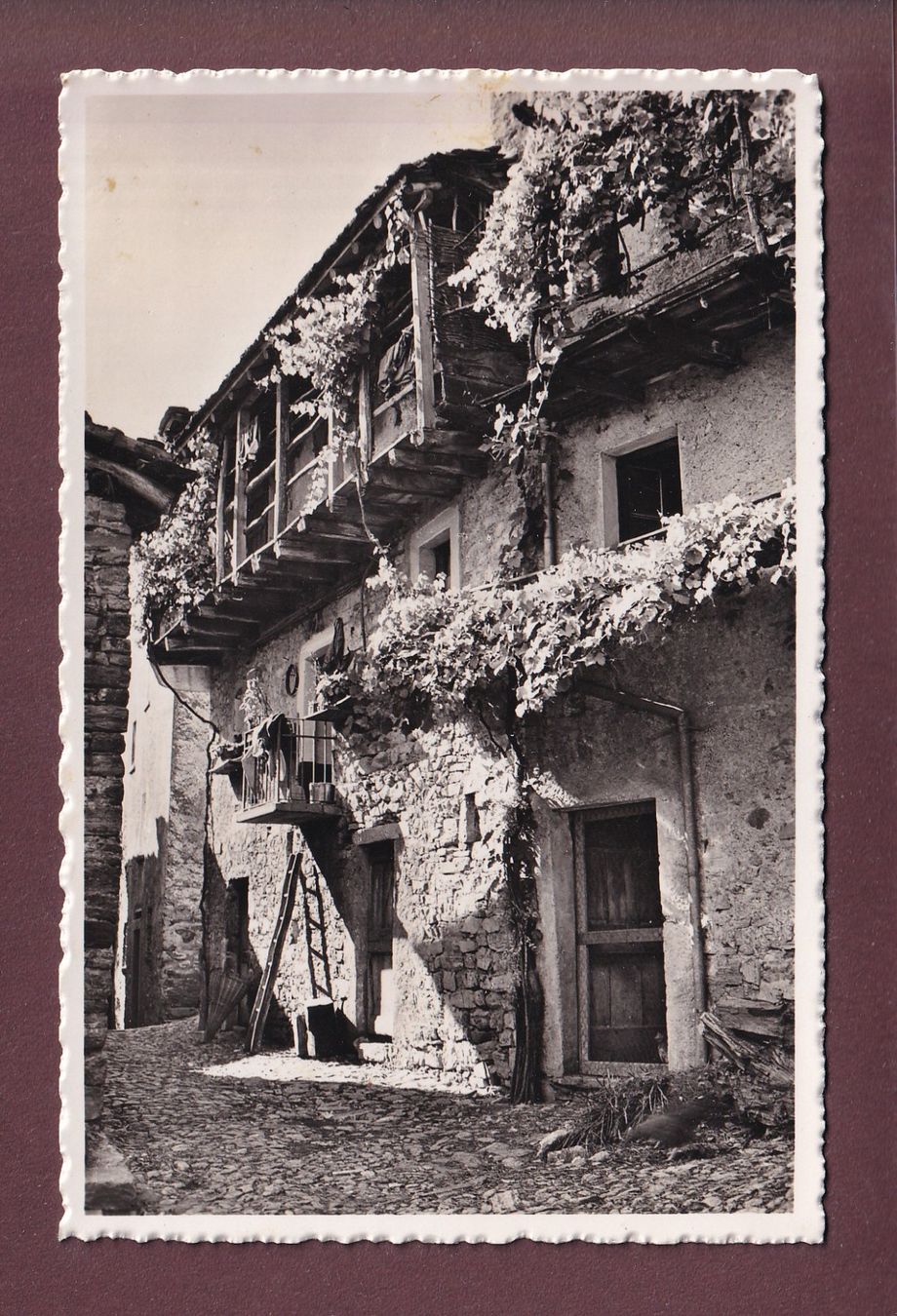 Cartoline postali: TICINO - Rustico ticinese – Usato da Pully venduto da nicecards