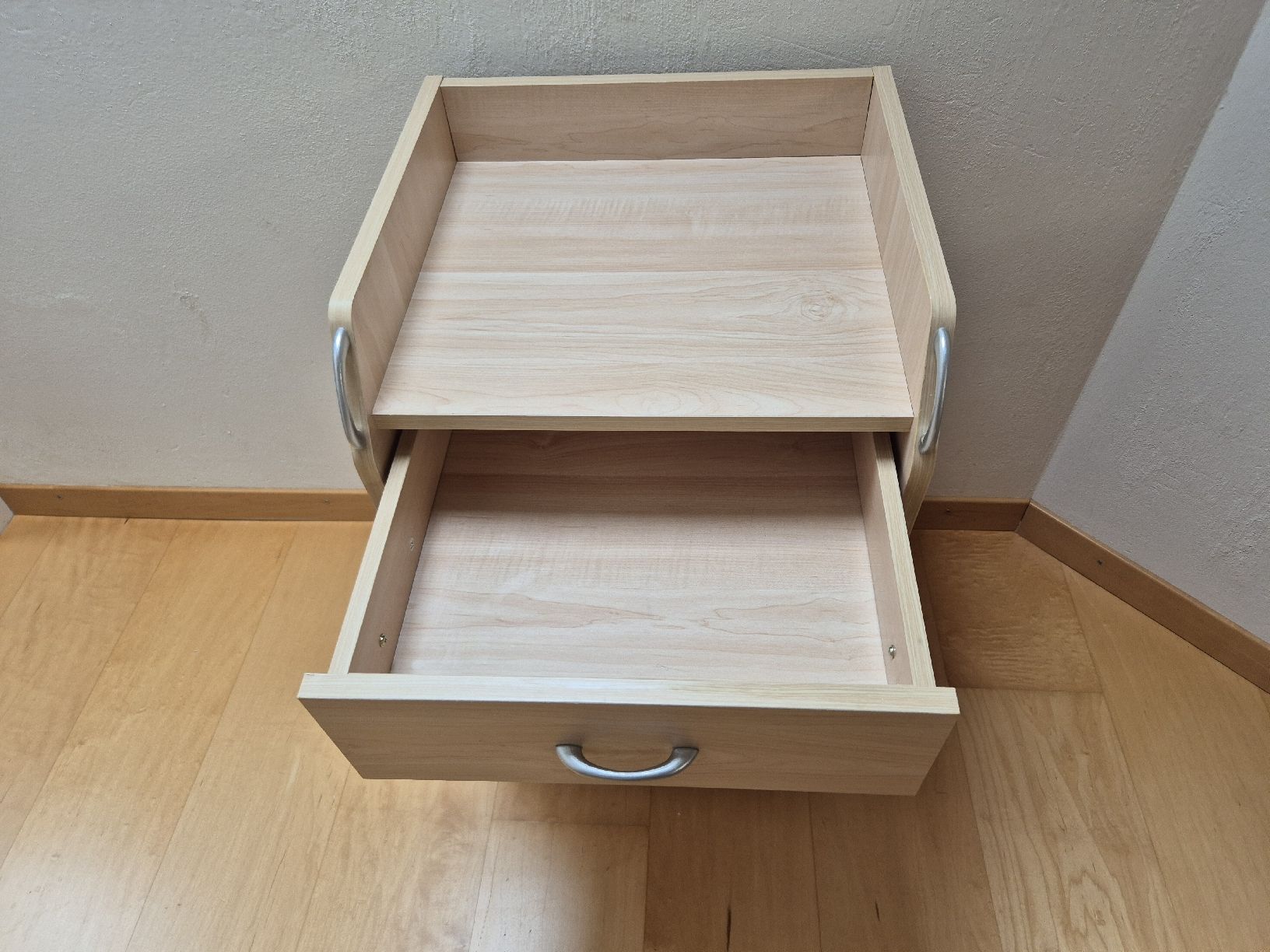 Korpus: Praktischer Rollcontainer mit 4 Schubladen – Gebraucht aus Domat/Ems von ver_7q9b 1