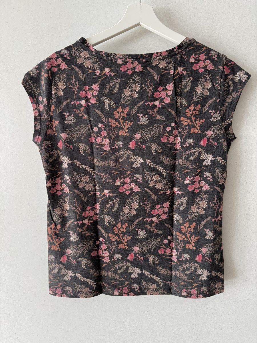 C&A T-shirt: T-Shirt mit Blumenprint – Usato da Luzern venduto da Leaaa 2