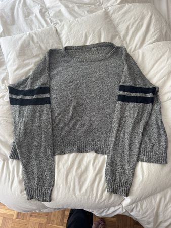 Brandy Melville Pull en coton gris chiné, bandes noires