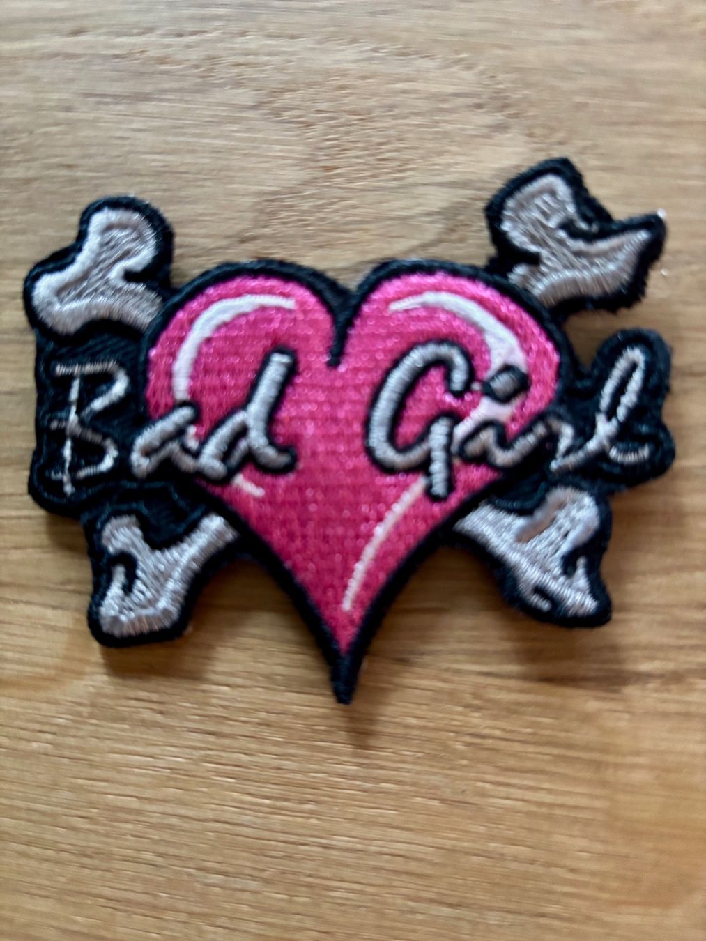 Placchette & Badge: Écusson Bad Girl, neuf – Nuovo (secondo la descrizione) da Losone venduto da courrier 1