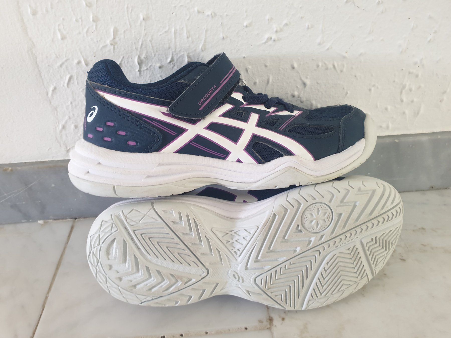 Asics Chaussures garçon: Hallenschuhe Asics Grösse 31.5 – D'occasion à Unterengstringen par Ypsilony 2