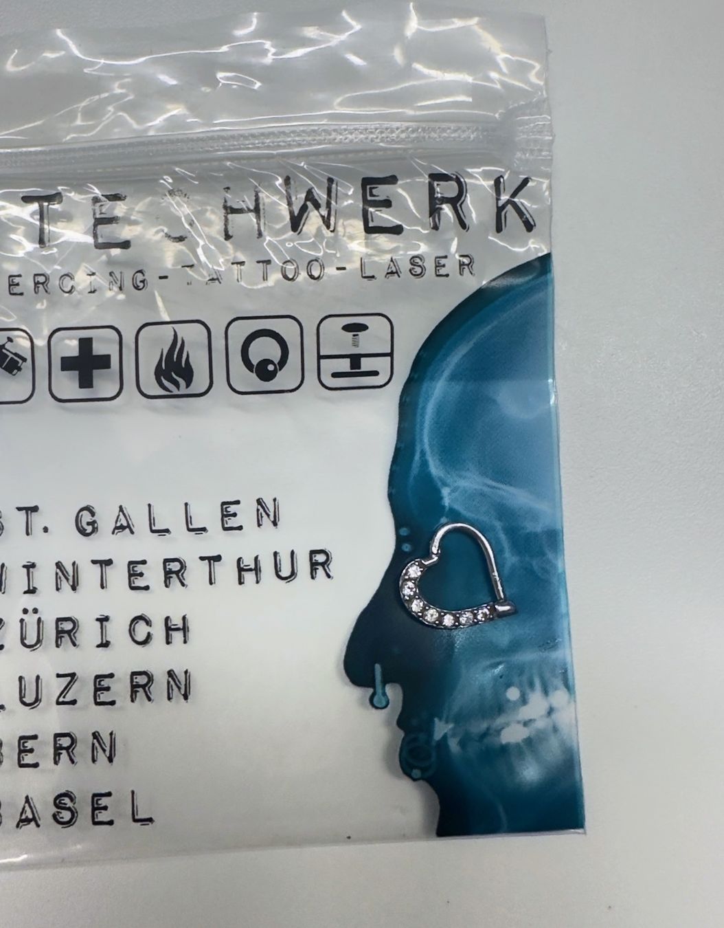 Piercingschmuck: Herz Piercing mit Swarovski Kristallen – Gebraucht aus Kastanienbaum von Obor 2