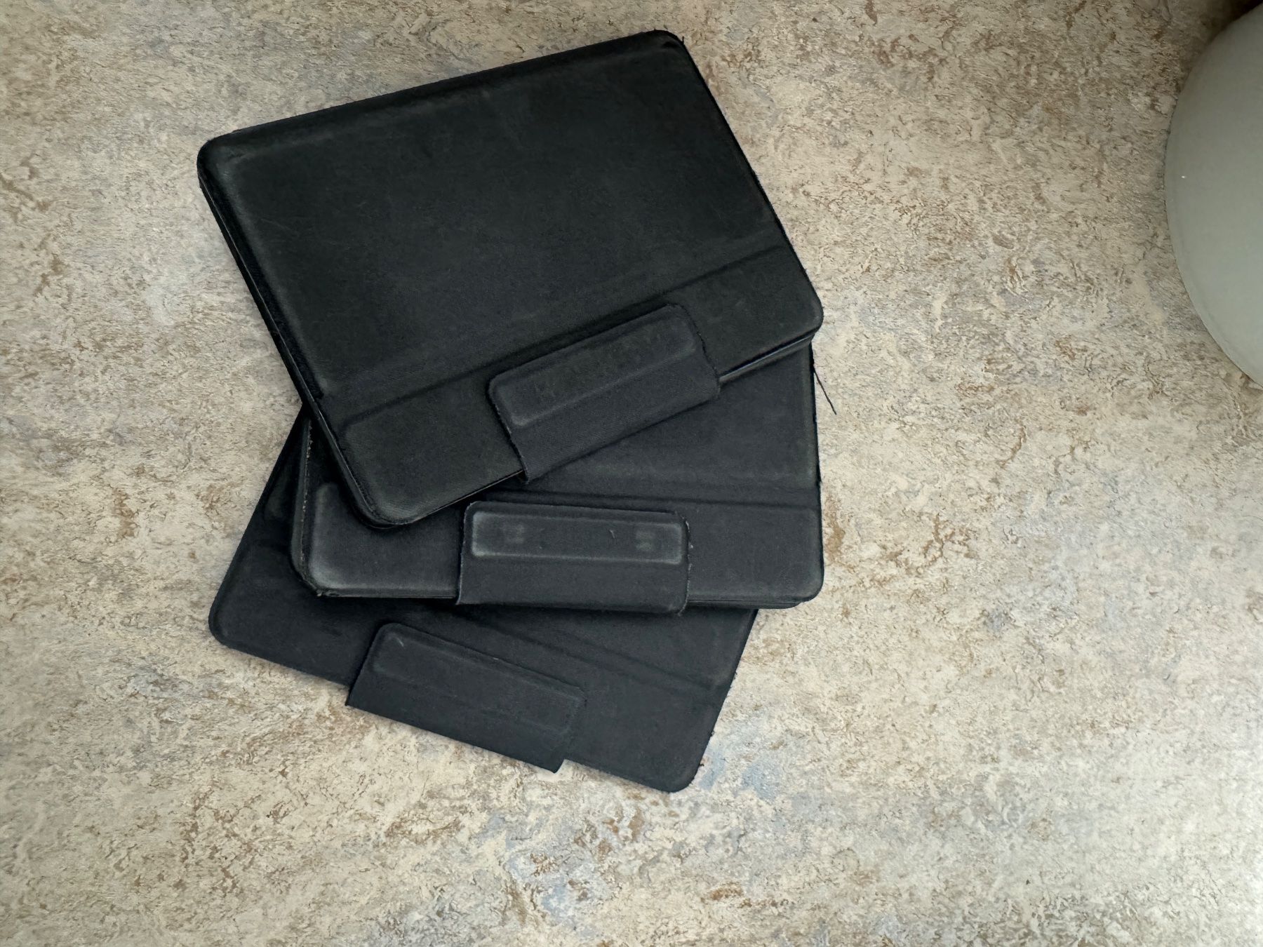 Apple Covers & Borse: Logitech Rugged Folio (für 9. Gen) Hülle – Usato da Schänis venduto da Animus1