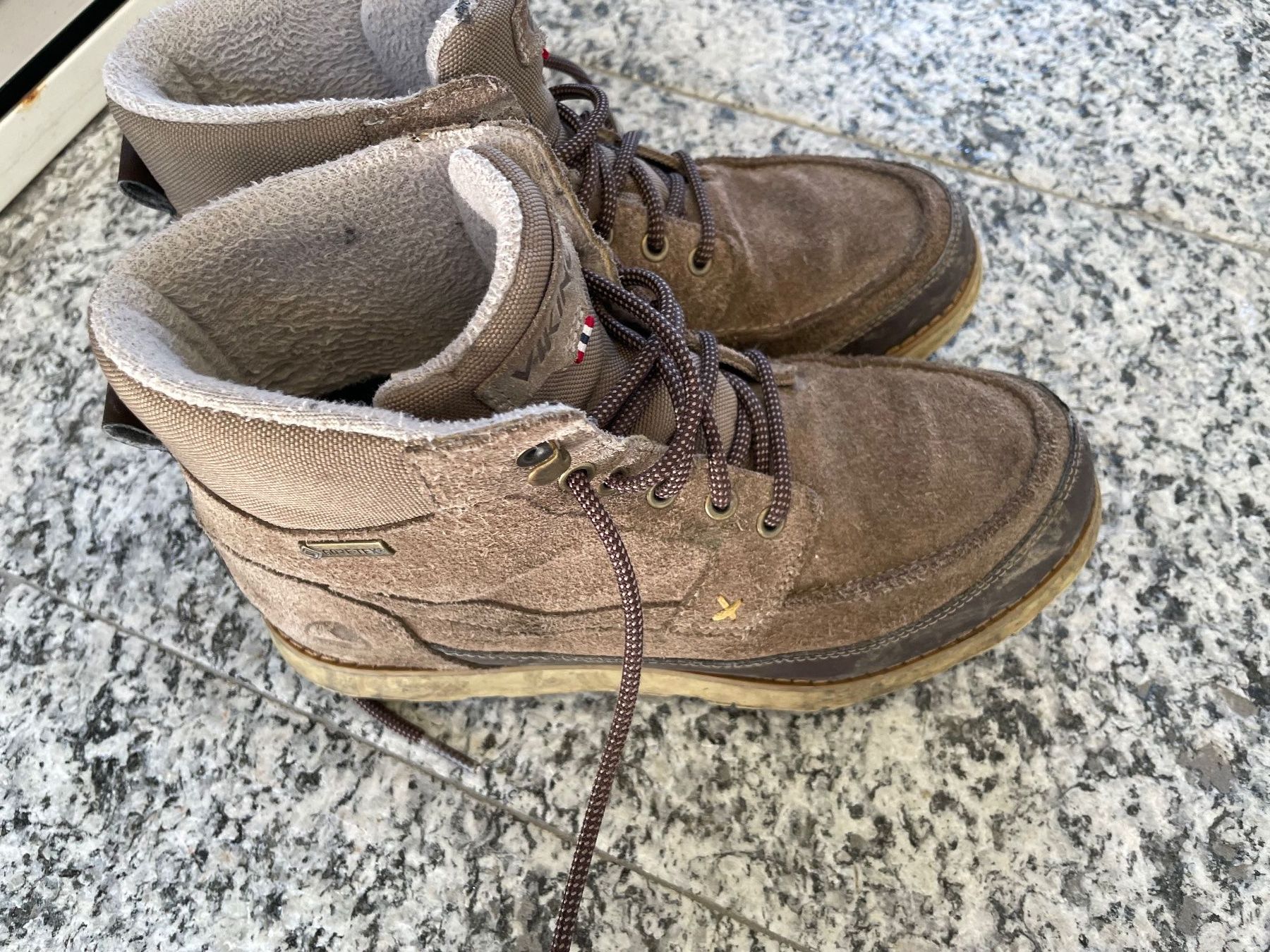 Viking Scarpe per ragazzi: Halbschuhe von Viking in Gr. 36 mit Goretex – Usato da Zug venduto da falama