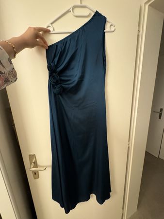 Robe longue bleue asymétrique - Élégante pour l'été!