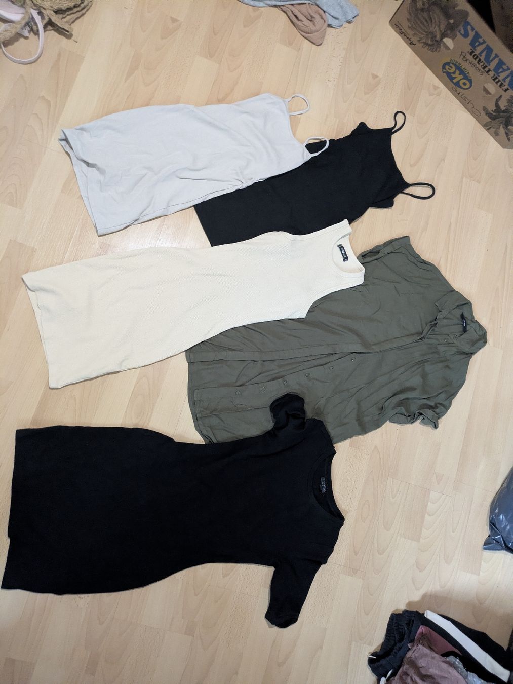 Lots de vêtements: Lot de vêtements  – D'occasion à Tramelan par cat_67zv 5