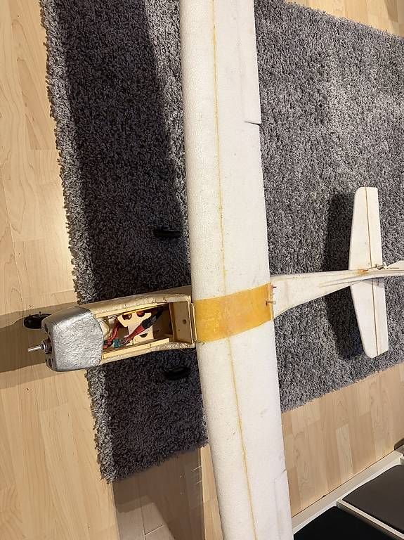 Modellismo RC: RC Modellflugzeug – Usato da Lausen venduto da Benjhelfi 1
