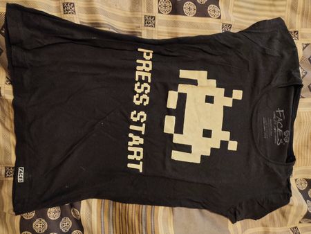 t-shirt Faces, press Start, taille s