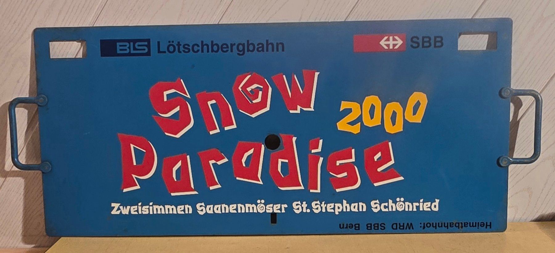 SBB/CFF/FFS Schilder: SBB - BLS - " SNOW 2000 PARADISE " - Wagentafel - Metall – Gebraucht aus Biel/Bienne von Fischhene