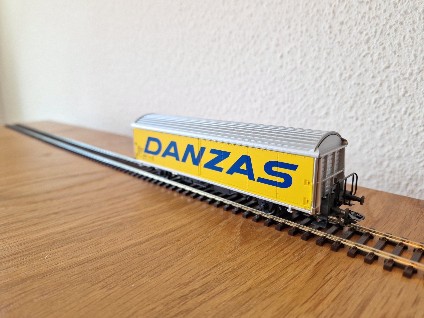Märklin Modellini di ferrovie: SBB Danzas Güterwagen H0 – Usato da Matten b. Interlaken venduto da lor_hr9w 2