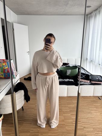 Beige Zweiteiler