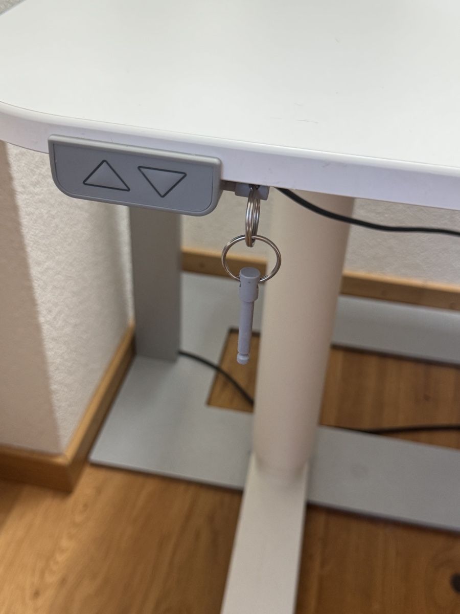 Ikea Scrivanie: Höhenverstellbarer Schreibtisch – Usato da Zürich venduto da Naniiin 3