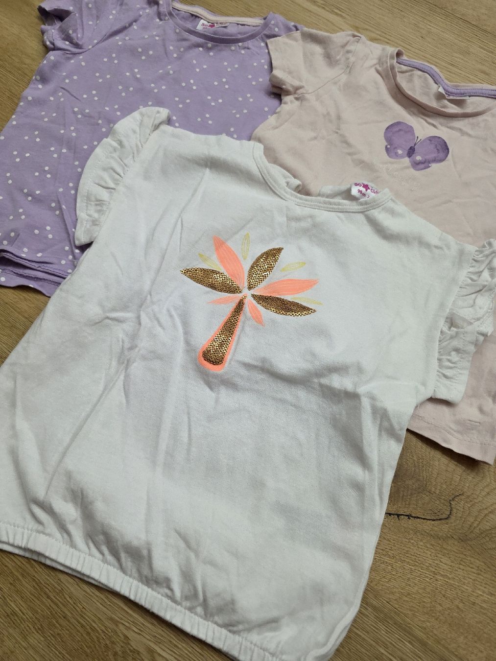 Lotti & Set di vestiti: Mädchen T-Shirts Gr. 98cm, Neuwertig – Usato da Toffen venduto da ver_x68f 1
