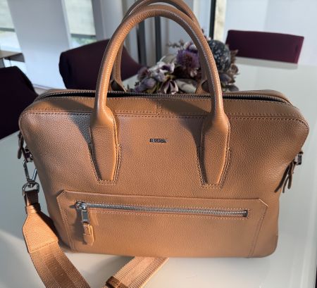 Elegante Laptoptasche von BOSS, Camel, Leder, neuwertig.