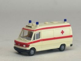 VE1- Herpa Mercedes 207 D Krankenwagen