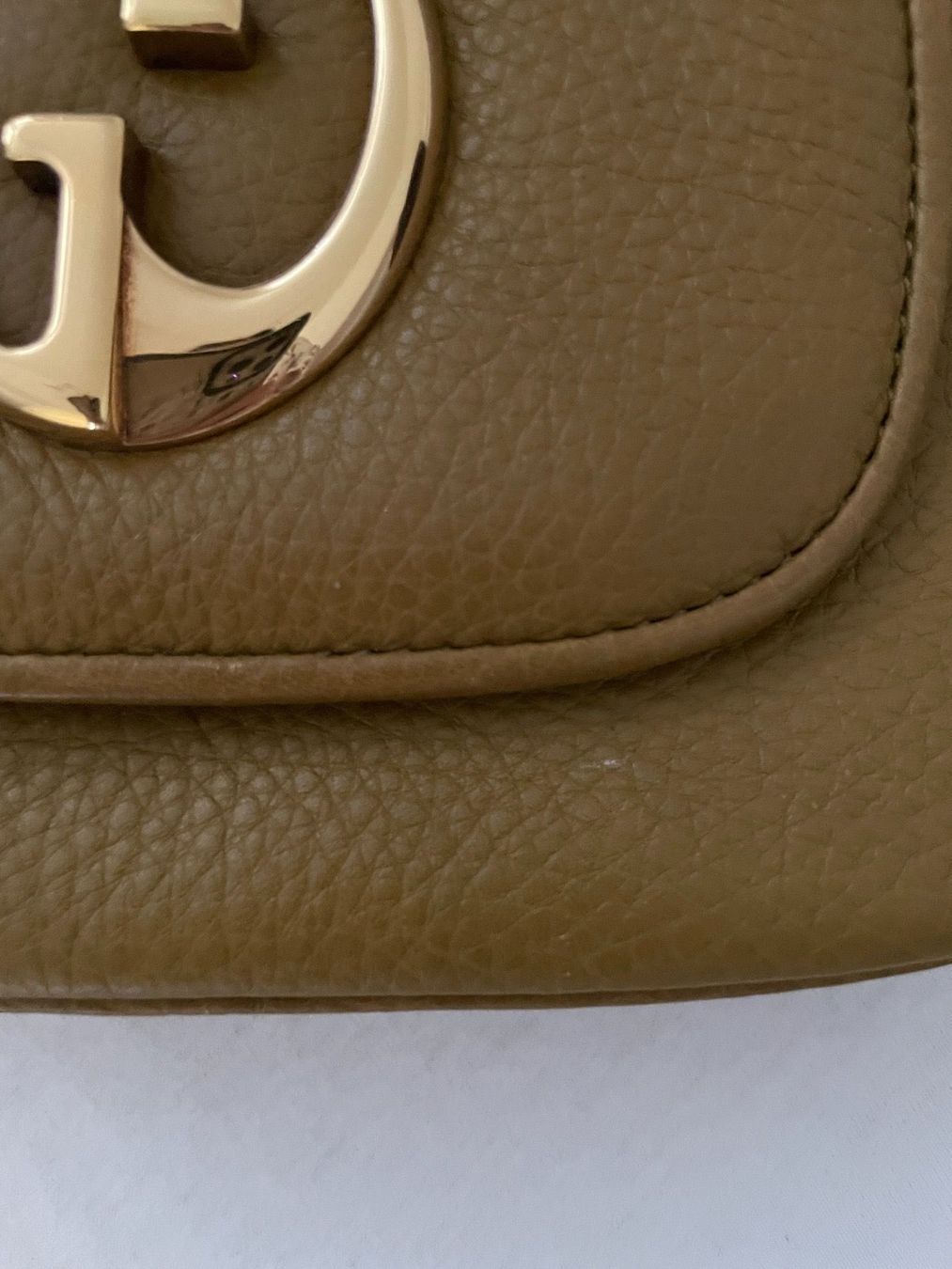 Gucci Taschen für Damen: Gucci - Kleine Tasche aus Leder – Gebraucht aus Zollikon von snowflake10- 7