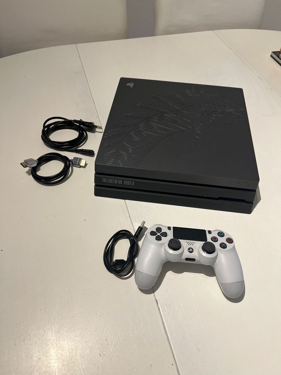 Sony Console: PlayStation 4 Pro Limited Edition – Usato da Cadenazzo venduto da nick995