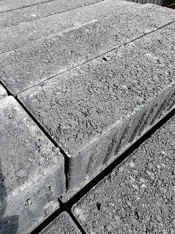 Bodenbeläge: Einstein Pflasterriemen Anthrazit – Gebraucht aus Herrenschwanden von simaprmo 1