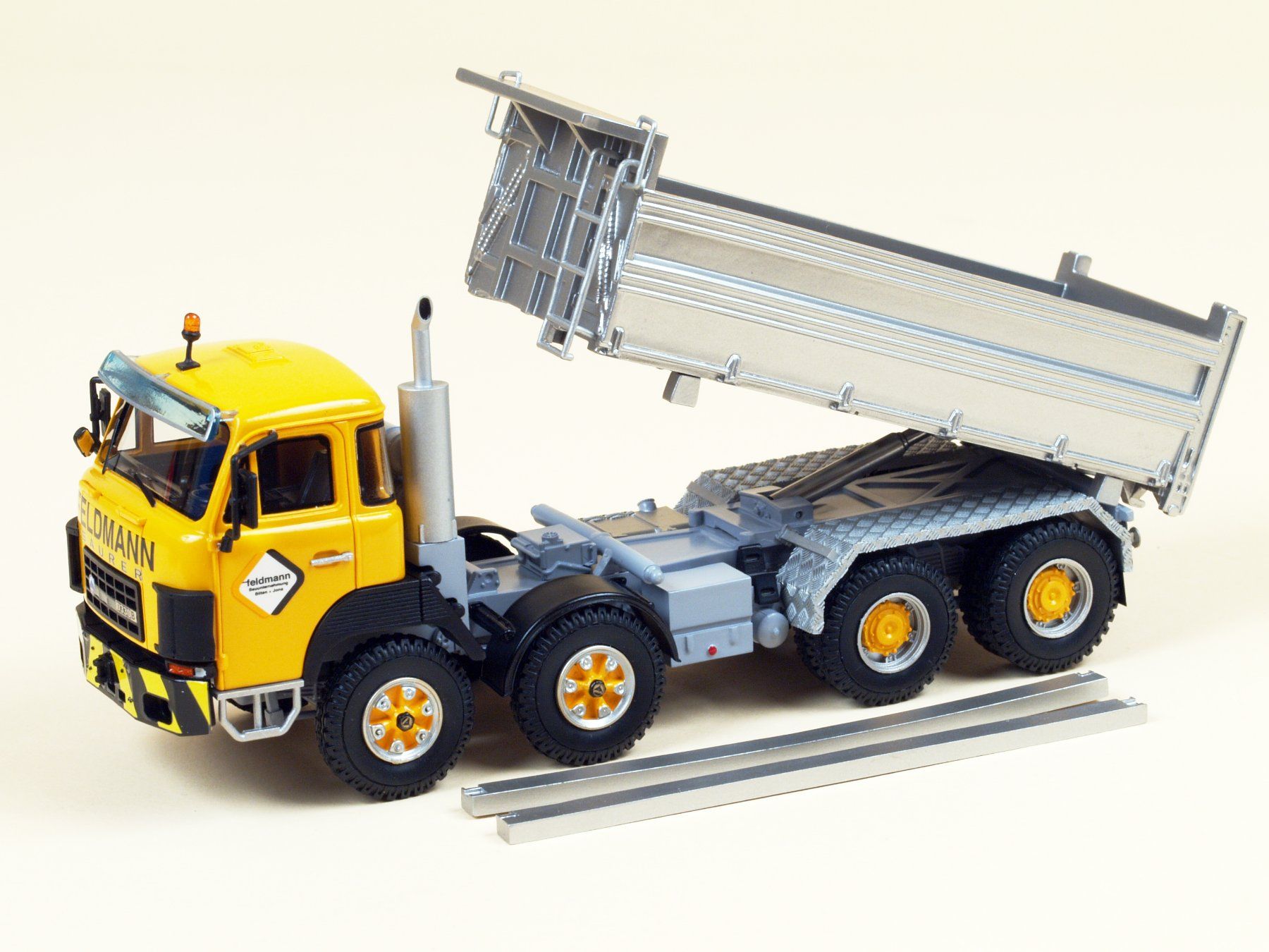 Saurer Modellini d'auto: 1:50 Saurer D330 4-A -Kipper "Feldmann" – Nuovo e nell'imballaggio originale da Affoltern am Albis venduto da Modellshop-8910