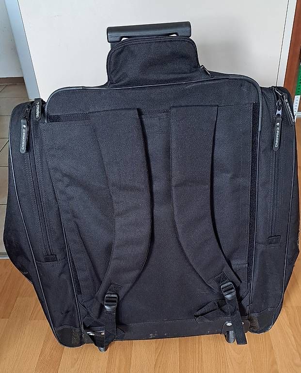 Valigie: Rollkoffer mit Skischuh-/Flossenfach. – Usato da Bubendorf venduto da wpi_lv5y