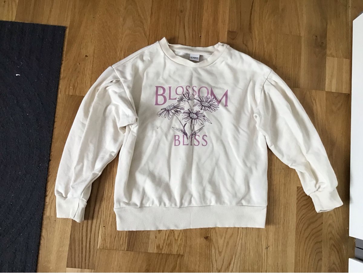 Maglioni & Felpe: LC Waikiki Mädchen Pullover, Gr. 128 Blumenmuster! – Usato da Seuzach venduto da Tureda