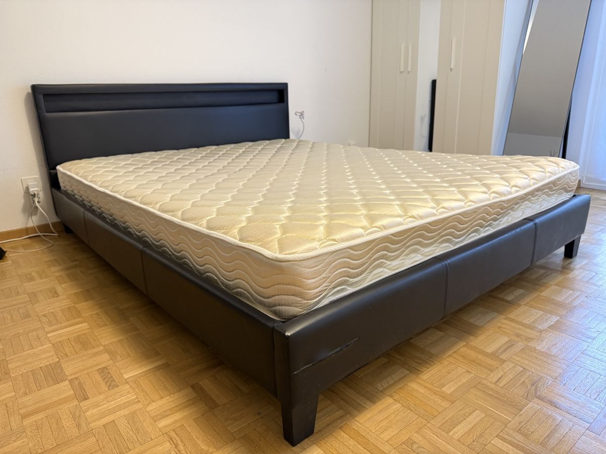 Lits: Bett mit Matratze. Gratis – D'occasion à Bern par max_k2yf