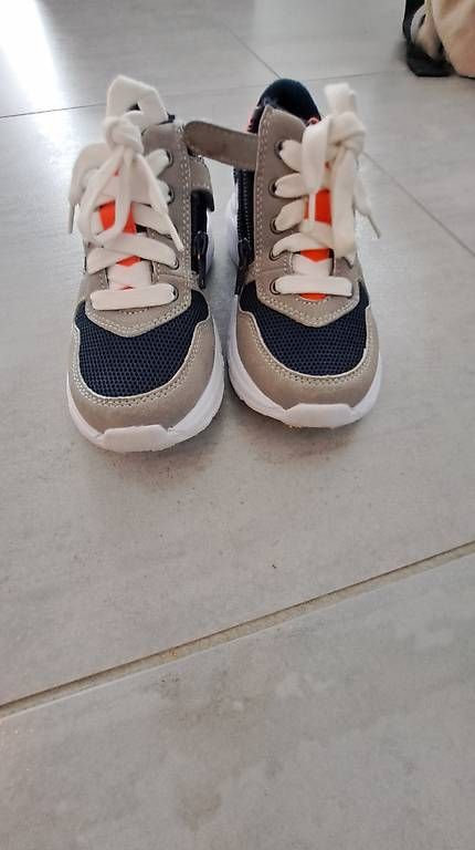 Scarpe per ragazzi: Sneakers Grösse 31 – Usato da Grenchen venduto da gerrard10 2