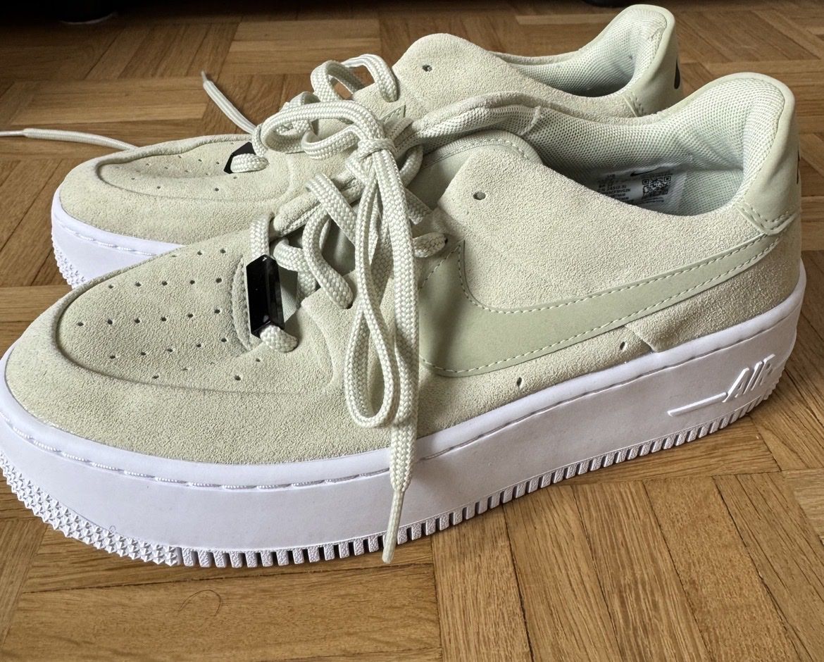 Nike Damenschuhe: Nike Air Force 1 Low Sage - Olive – Neu (gemäss Beschreibung) aus Genève von lei_p98q 2