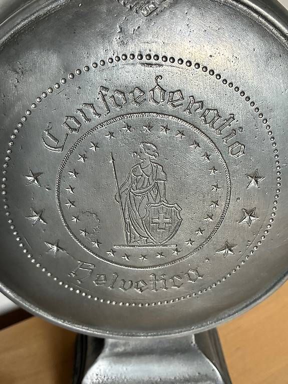Caraffe: Channe en étain exceptionnelle "Confédération Suisse" – Usato da Etoy venduto da v1marianne 3