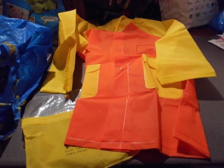 Regenmantel Grösse 154, Viola, orange/gelb