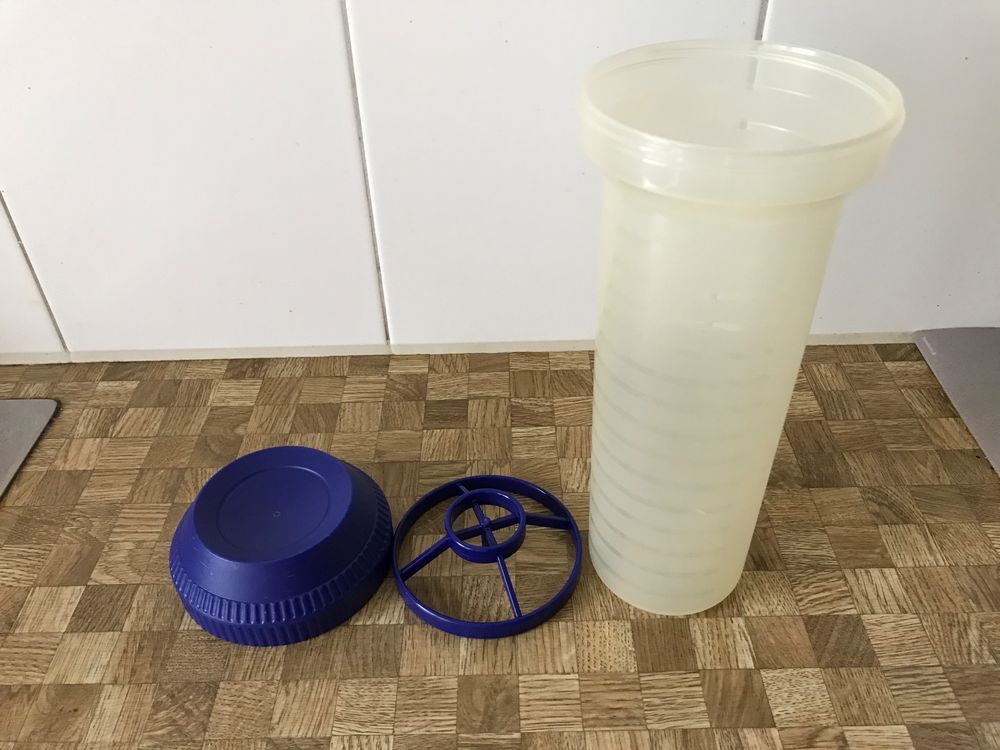 Tupperware Contenitori & Simili: Tupperware Shaker – Usato da Birmensdorf ZH venduto da Hilhan 1