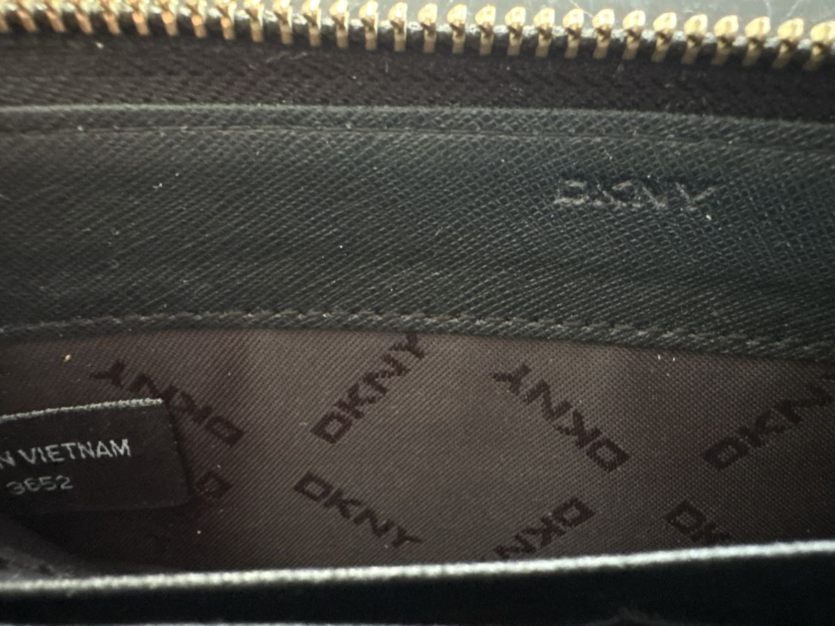 DKNY Portamonete: DKNY Portemonnaie, Schwarz – Usato da Pfäffikon ZH venduto da Sil-Vany 3
