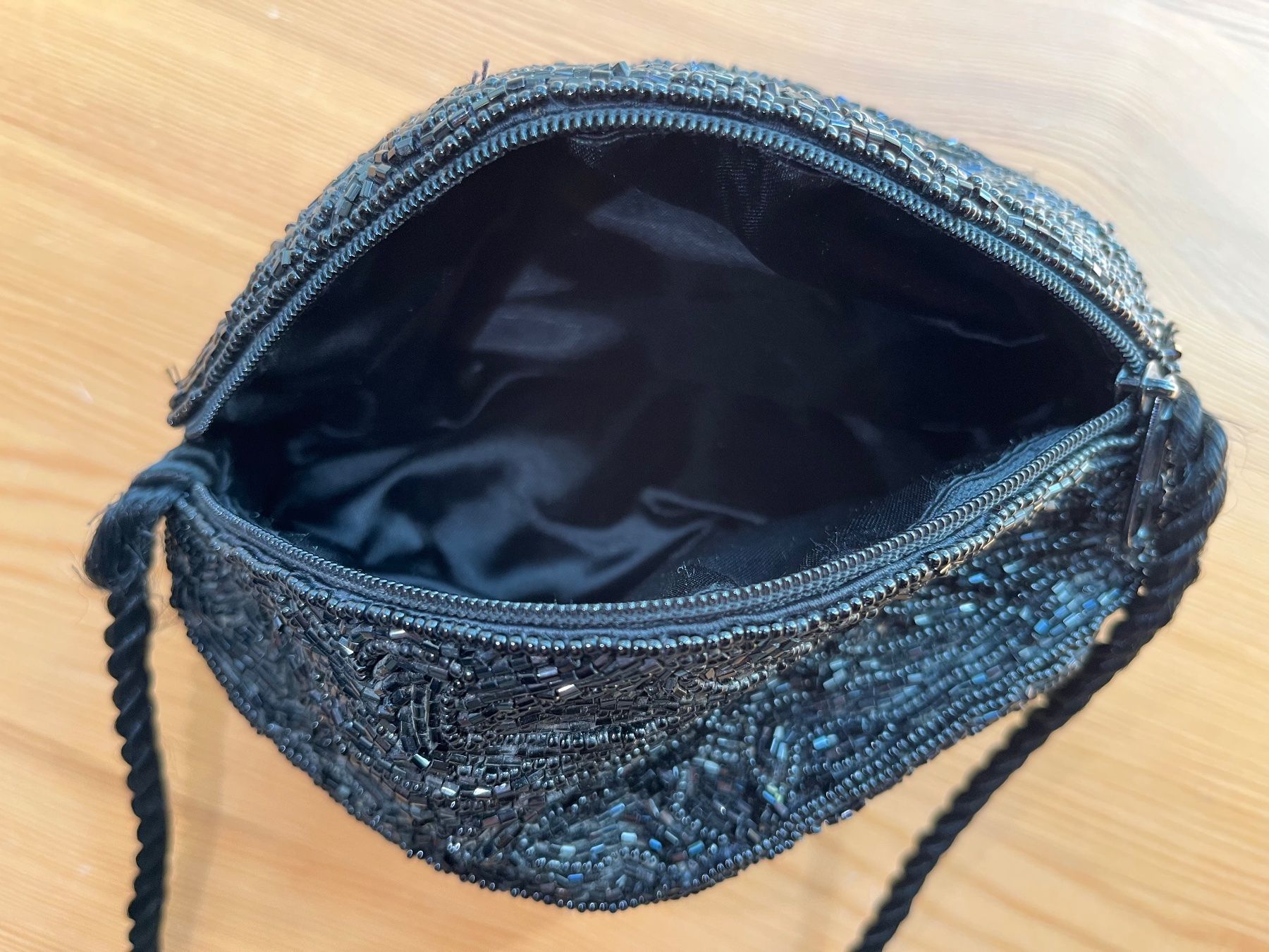 Borse da donna: Vintage Perlentasche schwarz – Usato da Basel venduto da miriricar 2