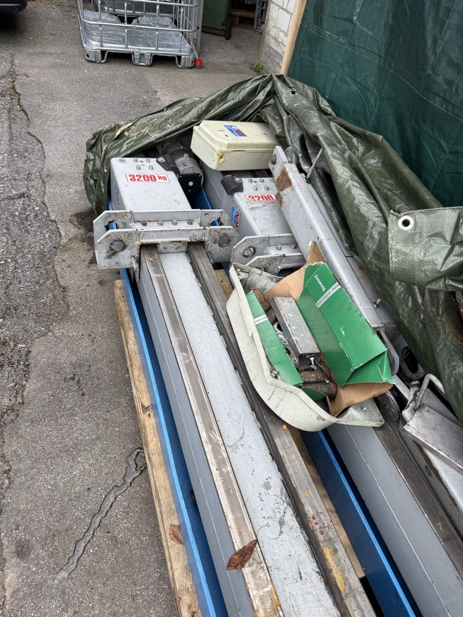 Ponts élévateurs & Crics: 2 Säulen Autolift – Défectueux à Luchsingen par ziggerzigger