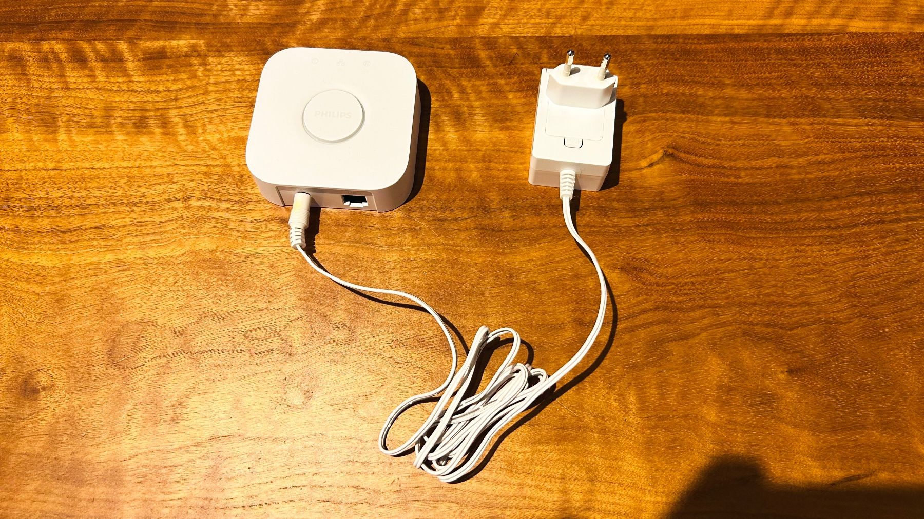 Philips Hub & Switch: Philips Hue Bridge inklusive Netzteil – Usato da Winterthur venduto da CocoTheCat