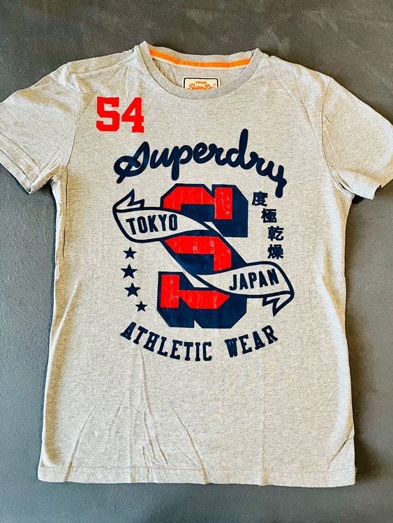 Superdry T-shirt: SUPERDRY T-Shirt Grösse S hellgrau - VERSAND – Usato da Innerferrera venduto da tic_p7qd