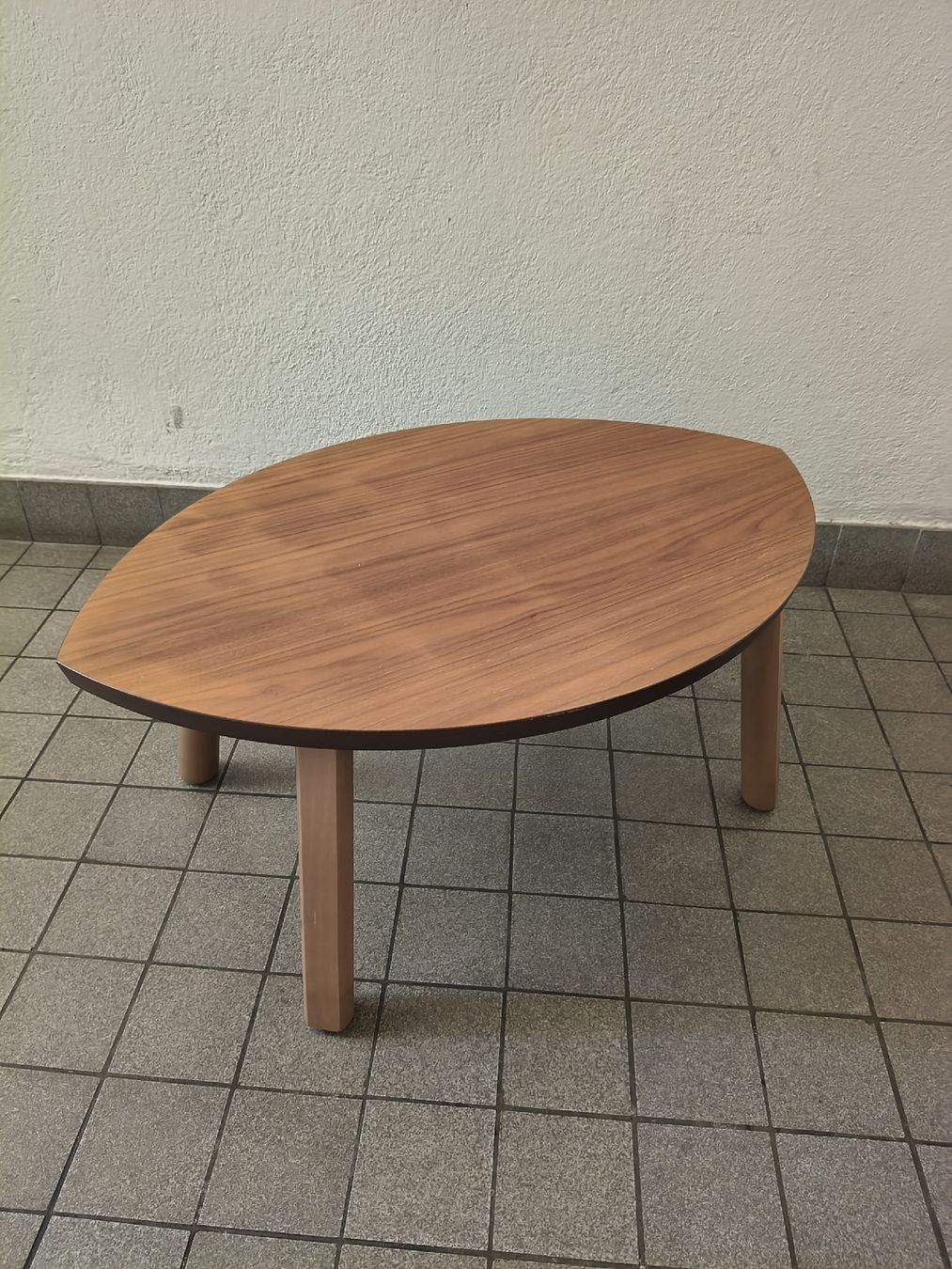 Tavoli: Oval Coffee Table Wood Look 72x46cm – Usato da Zürich venduto da TrainLine 1