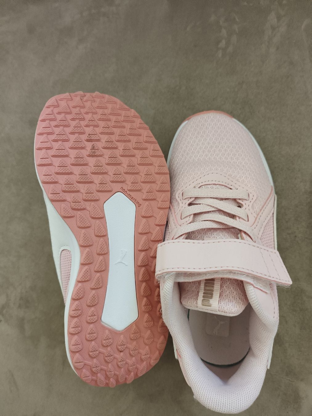 Puma Chaussures filles: Puma Sneaker Gr. 29 – D'occasion à Wangen SZ par mka_w5d2 3