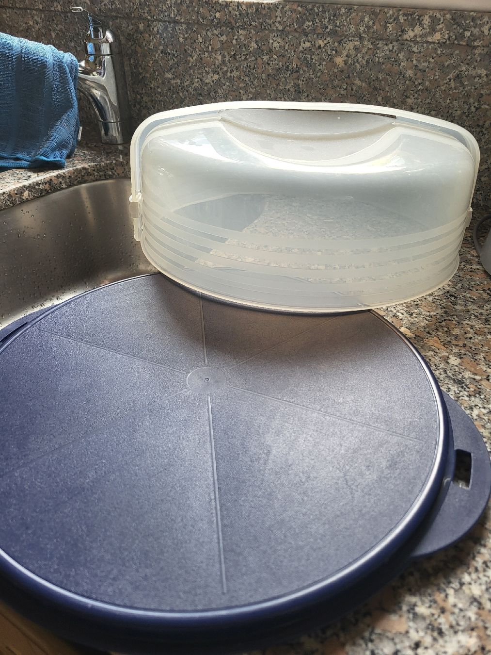 Tupperware Recipients et similaires: Tupperware Torten Transport – D'occasion à Mitlödi par kalule 1