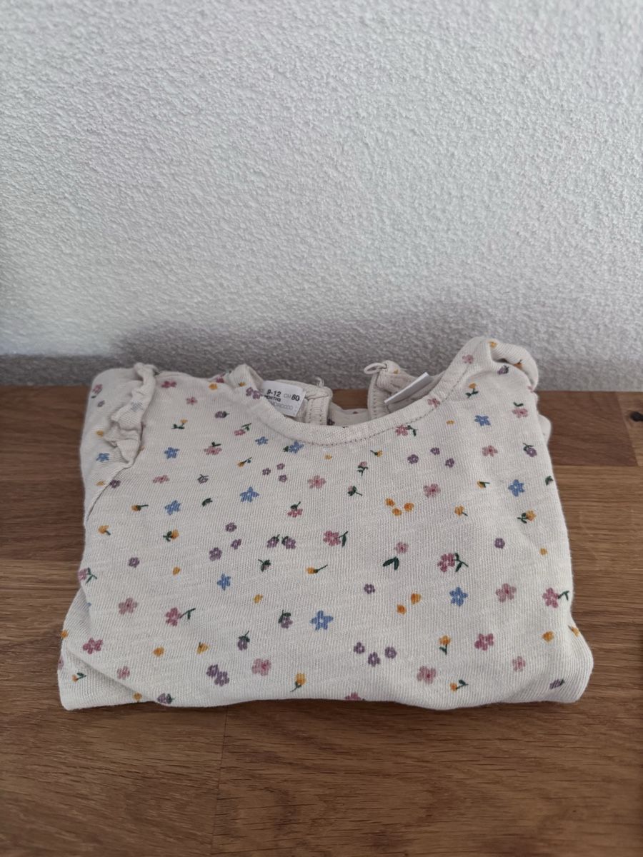 Pullover & Sweatshirts: Süsses Blumen Langarmshirt Zara Grösse 80 – Gebraucht aus Oltingen von Funnyface