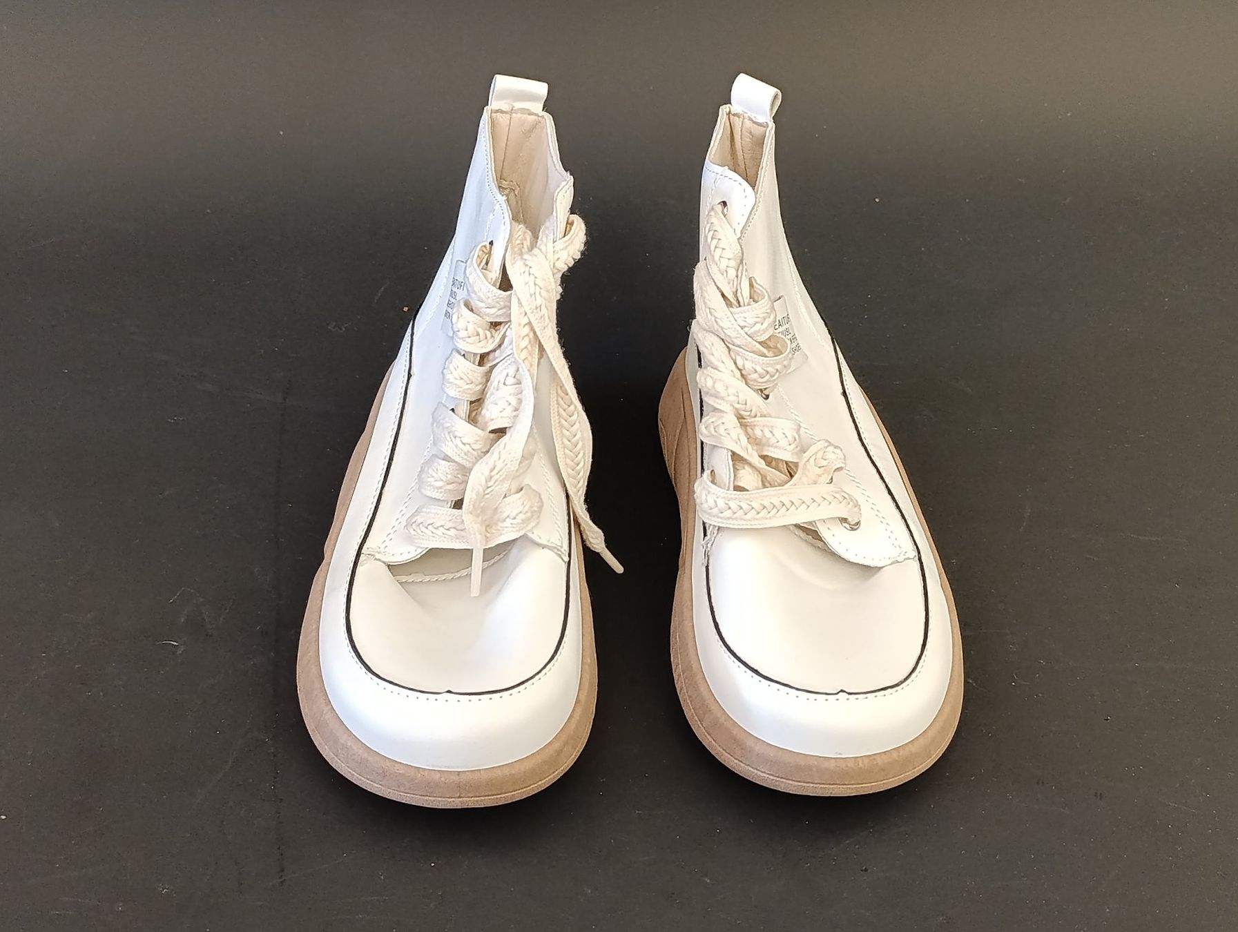Scarpe per ragazze: Chaussures montantes blanches taille 38.5 – Nuovo (secondo la descrizione) da Thielle venduto da Plusvalue_Neuchatel 2