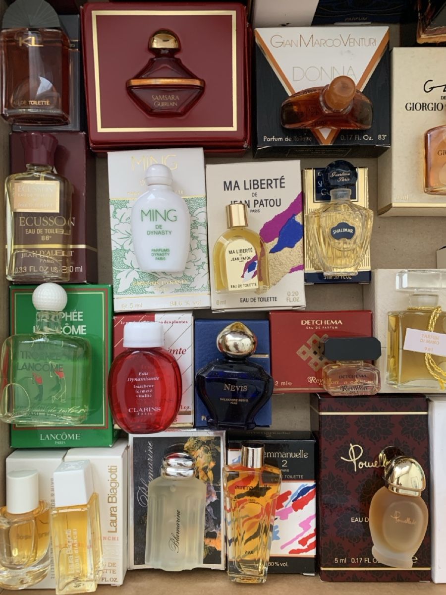 Parfum & Eau de Toilette: Über 40 Parfum miniaturen – Gebraucht aus Hochdorf von Blume007 4