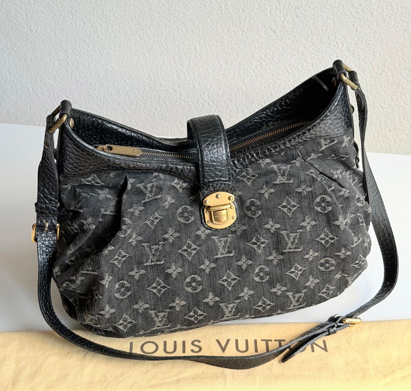 Louis Vuitton Borse da donna: Louis Vuitton Demin Mahina – Usato da Reinach AG venduto da gab_8s7m 3