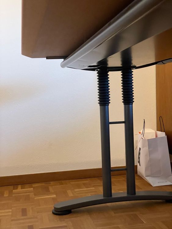 Scrivanie: Einstellbarer Bürotisch - Top Zustand! – Usato da Küsnacht ZH venduto da ElenaT20 3