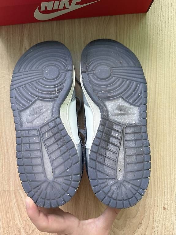 Nike Scarpe per ragazze: Nike Dunk Low summit white/light carbon Grösse 39 – Usato da ZUFIKON venduto da SULMI01 3
