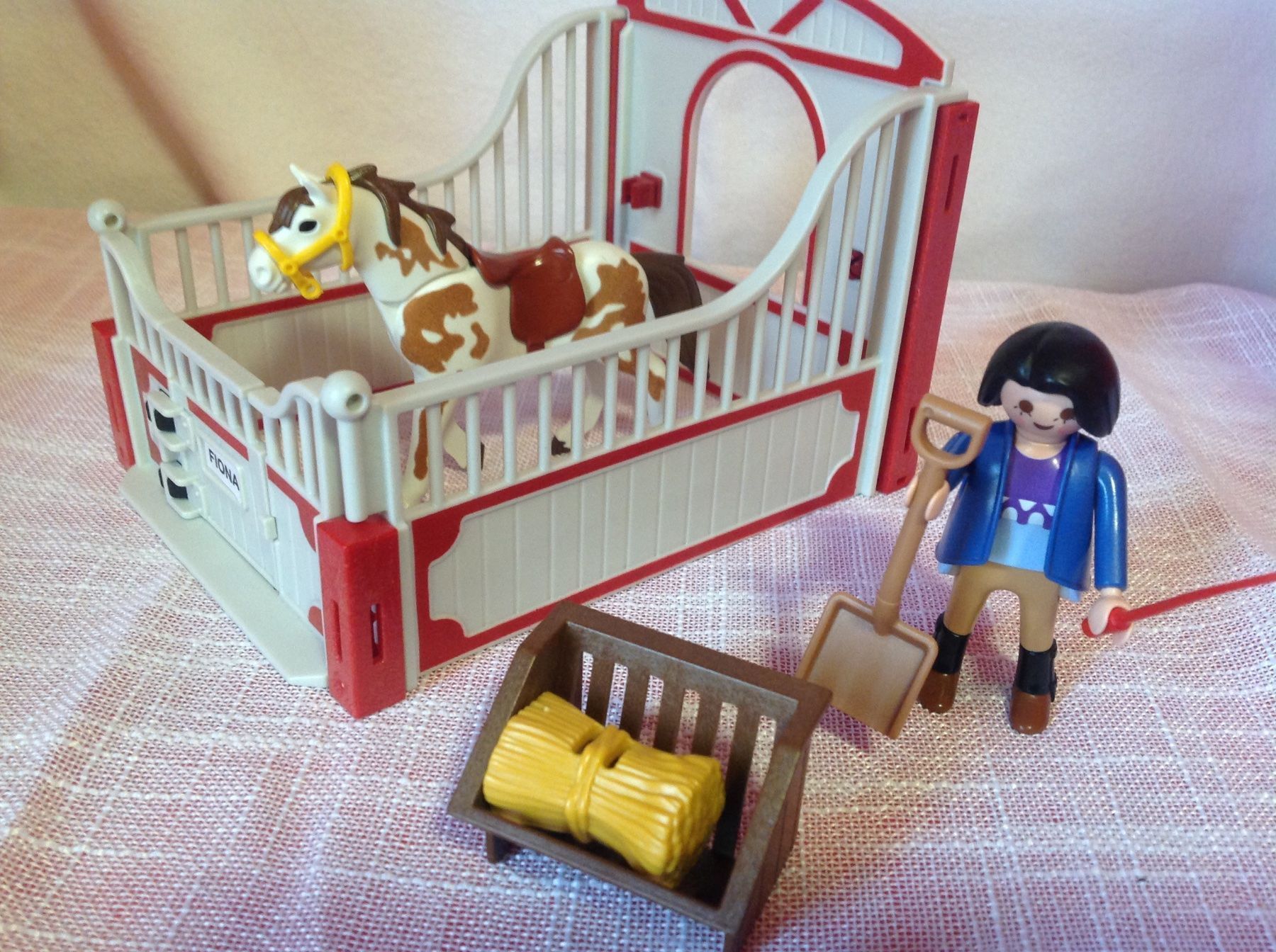 Playmobil Jouets: Playmobil 5107 Box cheval monitrice – D'occasion à Genève par pilarina