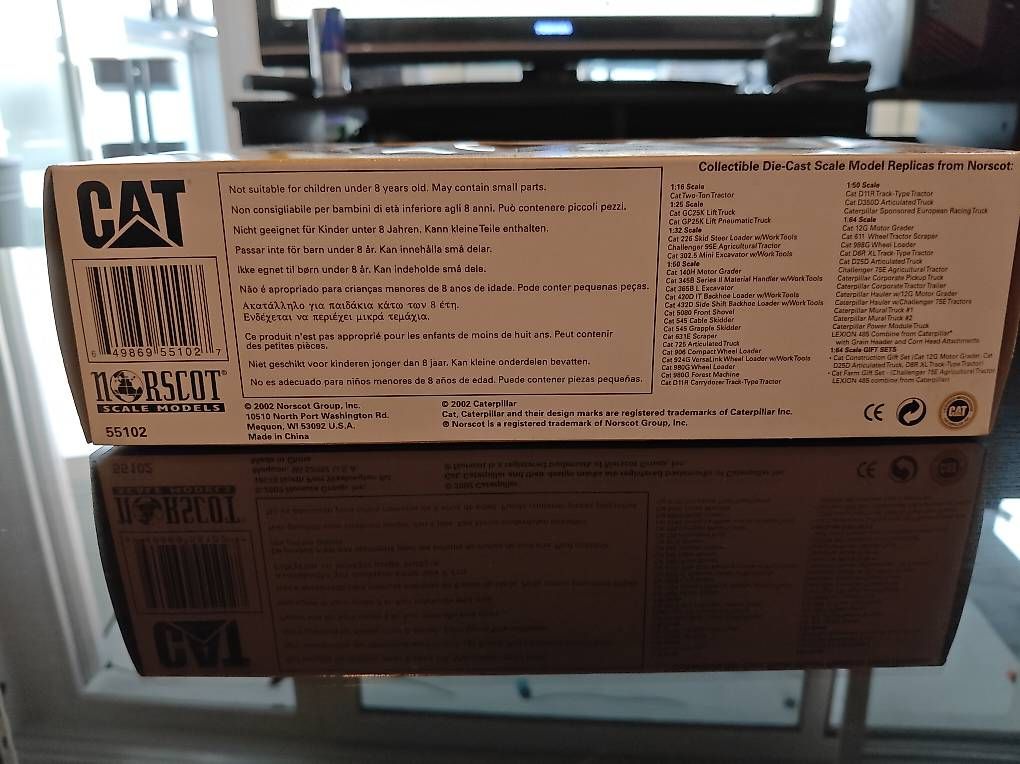 Modellbausätze & Standmodelle: CAT 247B2 Multi Terrain Loader 1:32 originalverpackt – Gebraucht aus Oftringen von nyf_dg58 4