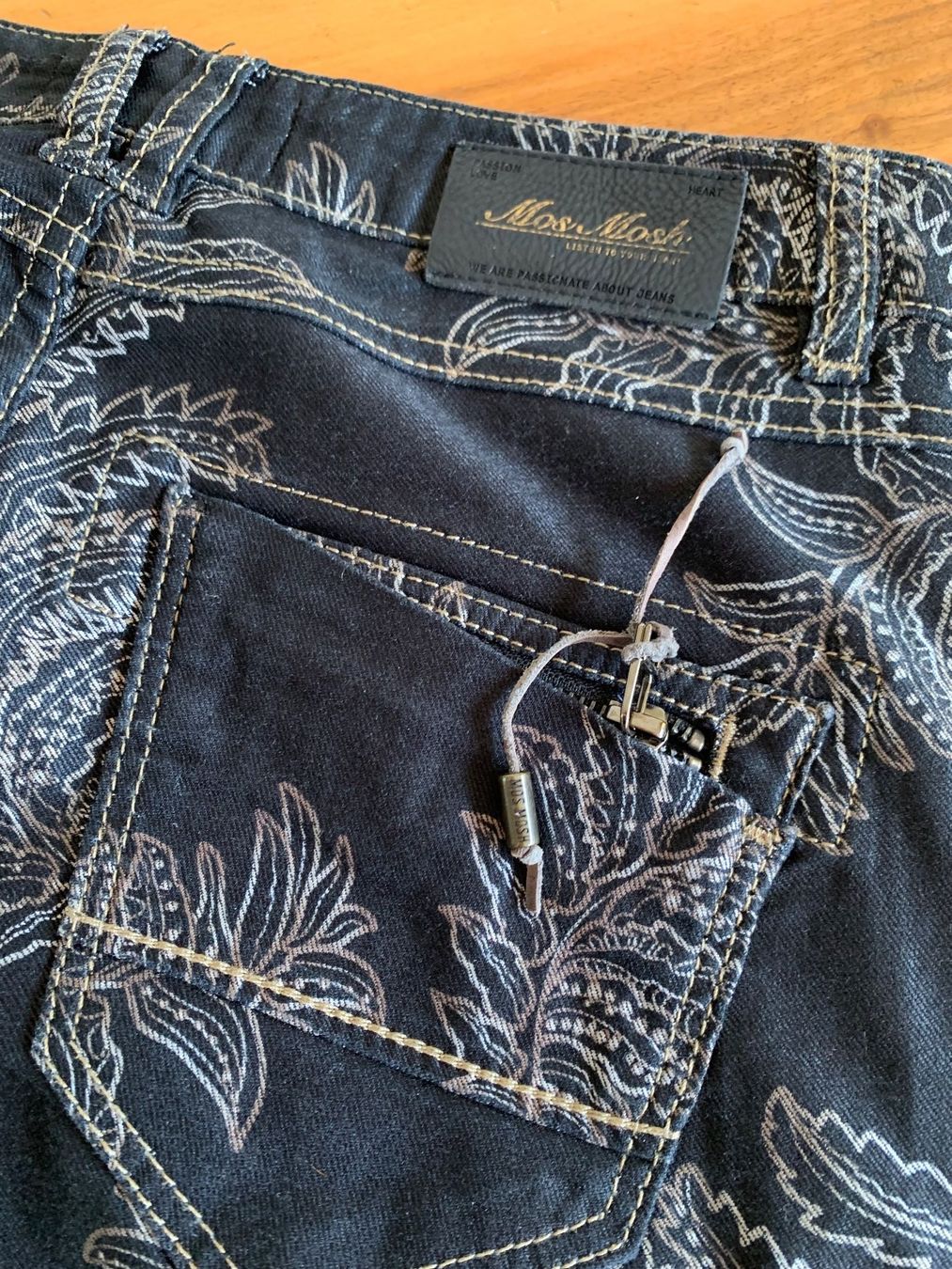 Mos mosh Jeans: Mosh Mosh mega Jeans, Gr. 25, schwarz mit Muster, NEU – Usato da Meiringen venduto da Sheyene 5