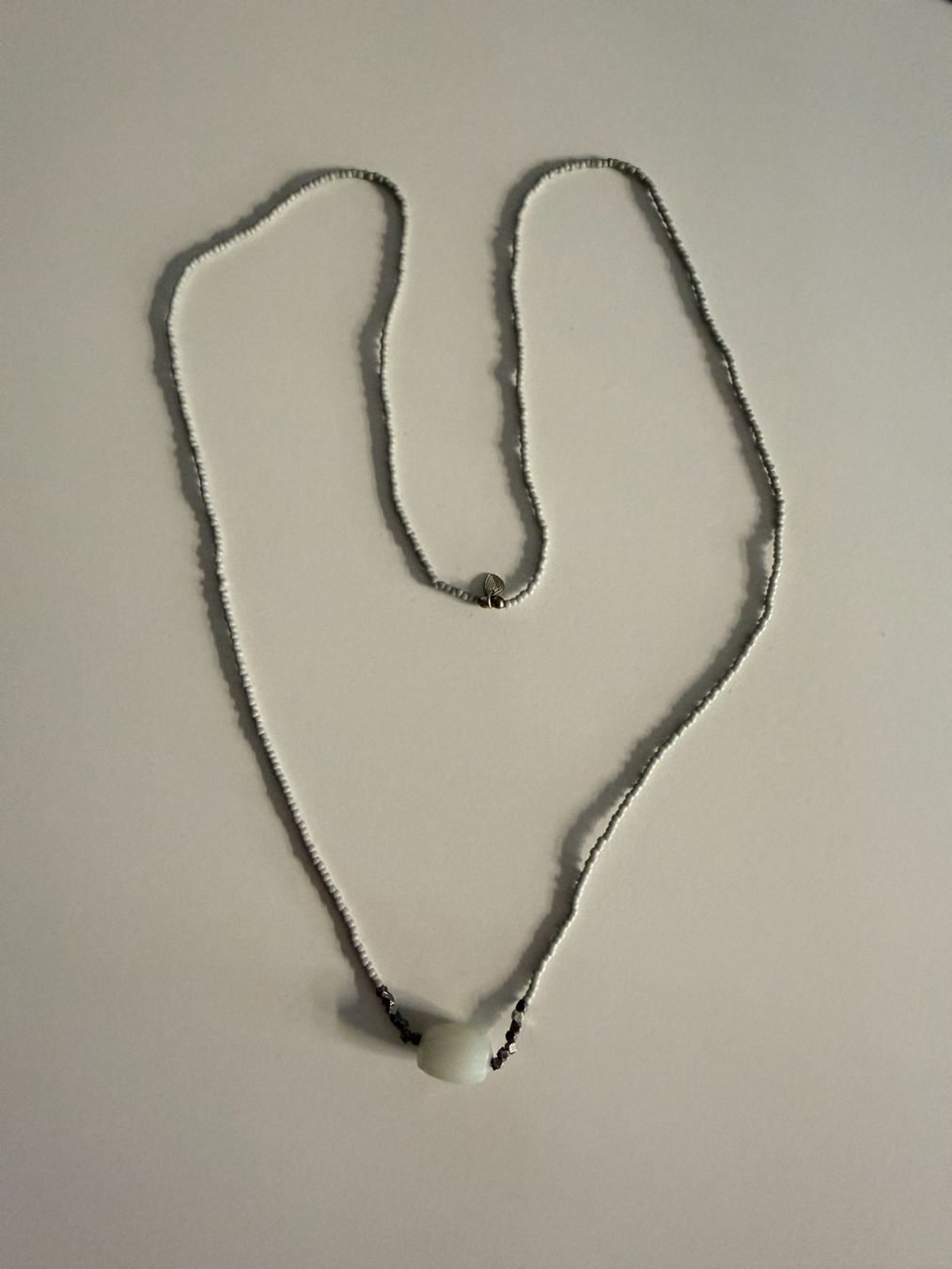 Catenine: Kette hellgrau mit Stein – Usato da Zürich venduto da Diazaio